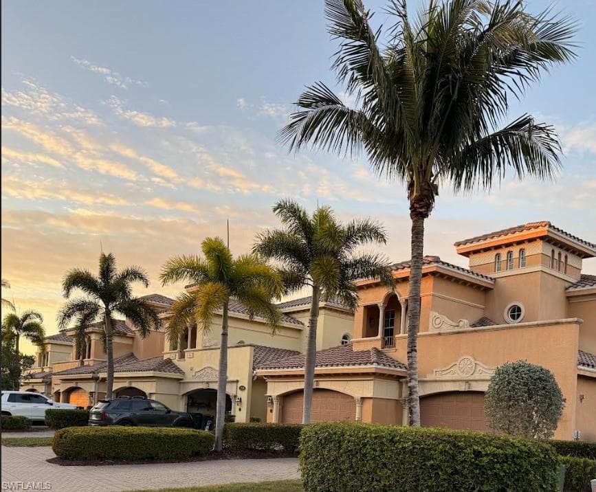 2595 Aviamar CIR 103 NAPLES, FL 34114