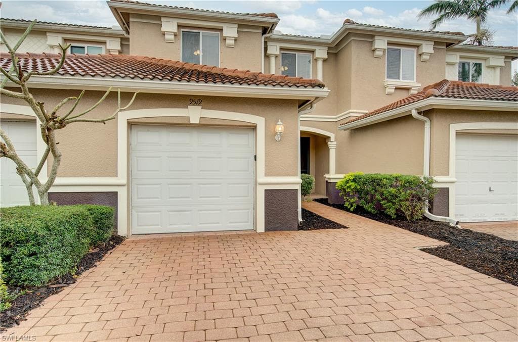 9519 Roundstone CIR FORT MYERS, FL 33967