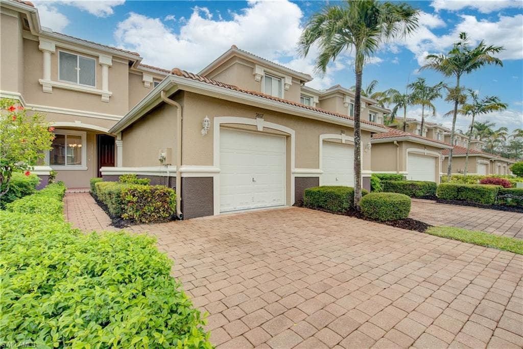 9807 Roundstone CIR FORT MYERS, FL 33967