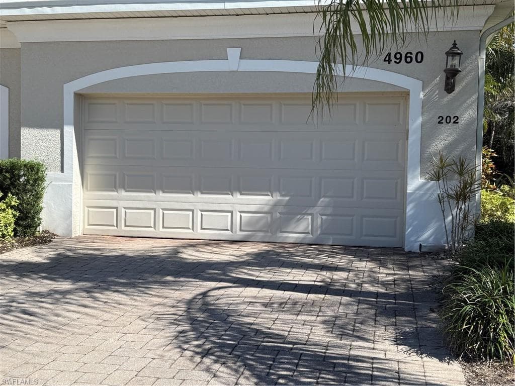 4960 Shaker Heights Ct CT 202 NAPLES, FL 34112