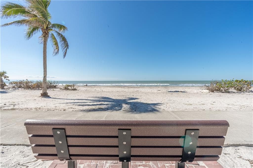 4031 Gulf Shore BLVD N PHIE NAPLES, FL 34103