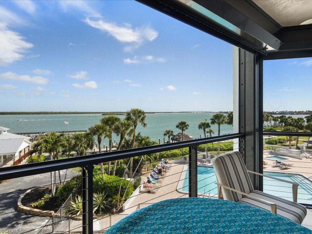 1085 Bald Eagle DR F405 MARCO ISLAND, FL 34145