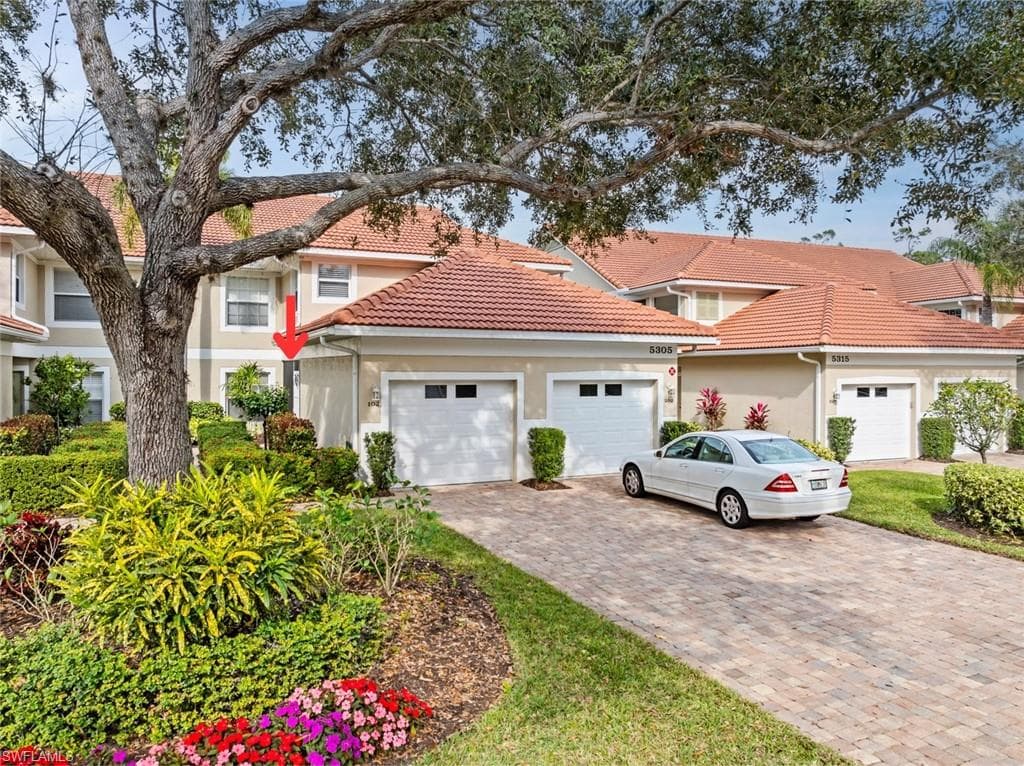 5305 Andover DR 102 NAPLES, FL 34110