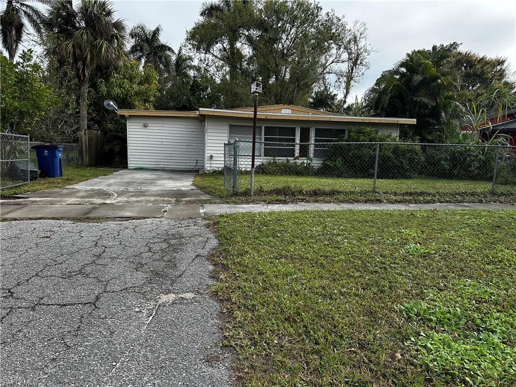 307 Buena Vista BLVD FORT MYERS, FL 33905