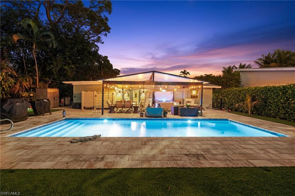 832 Myrtle TER NAPLES, FL 34103