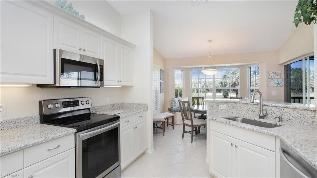 6035 Pinnacle LN 7-703 NAPLES, FL 34110