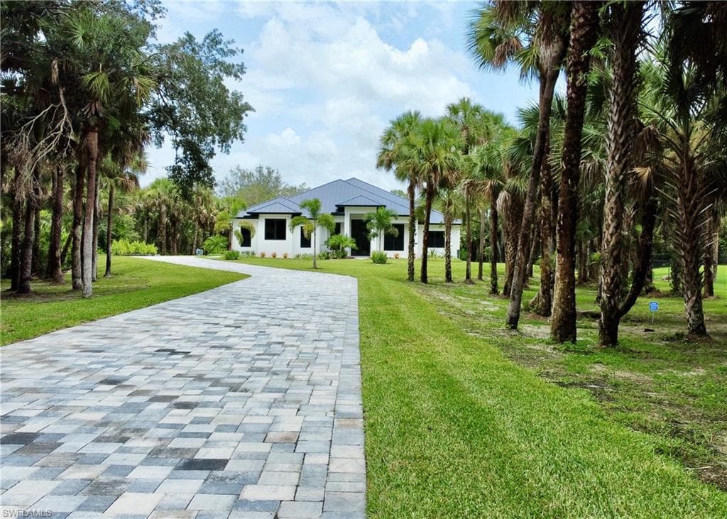 740 13th ST NW NAPLES, FL 34120