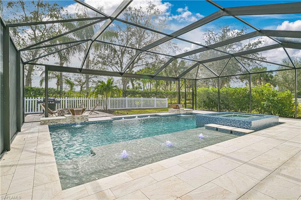 8883 Falcon Pointe LOOP FORT MYERS, FL 33912