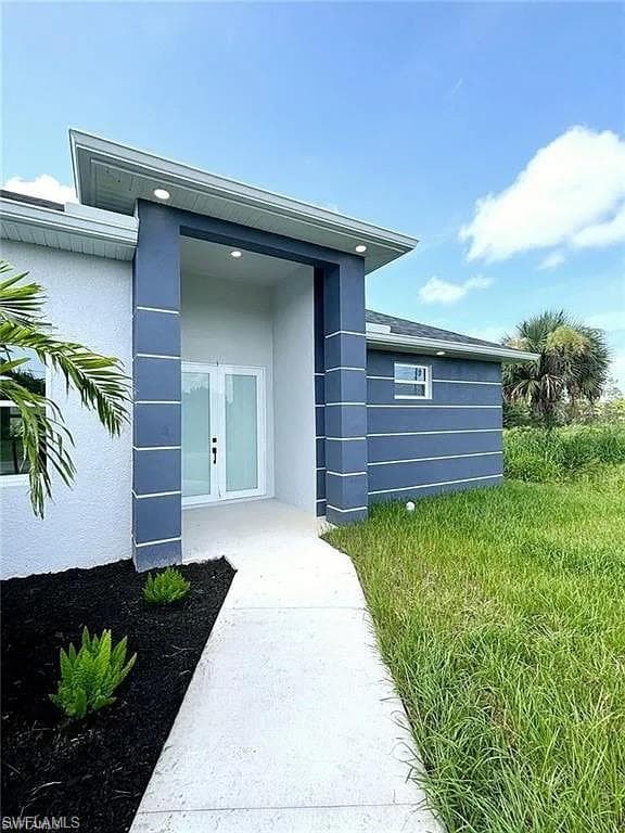 100 Colin AVE N LEHIGH ACRES, FL 33971