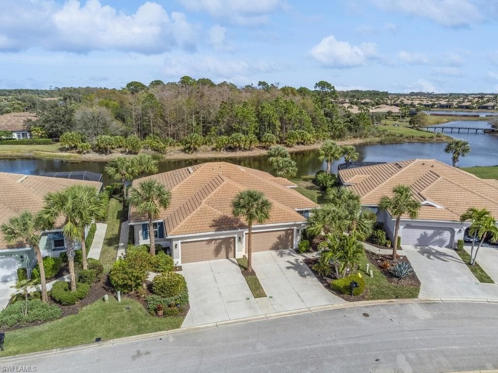 10633 Camarelle CIR FORT MYERS, FL 33913