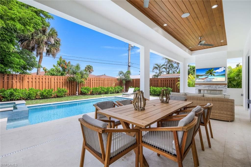 775 92ND AVE N NAPLES, FL 34108
