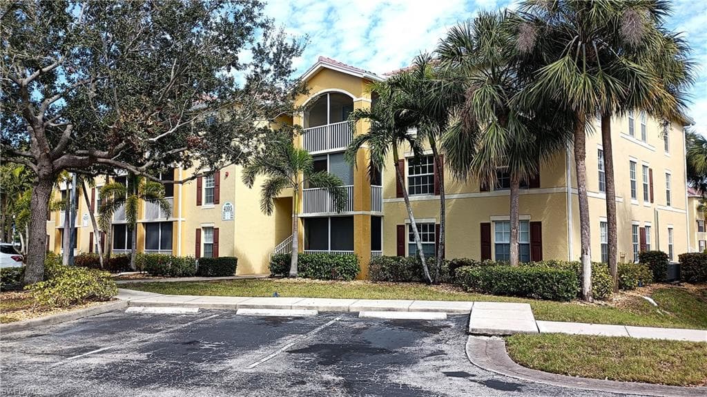4105 Residence DR 715 FORT MYERS, FL 33901