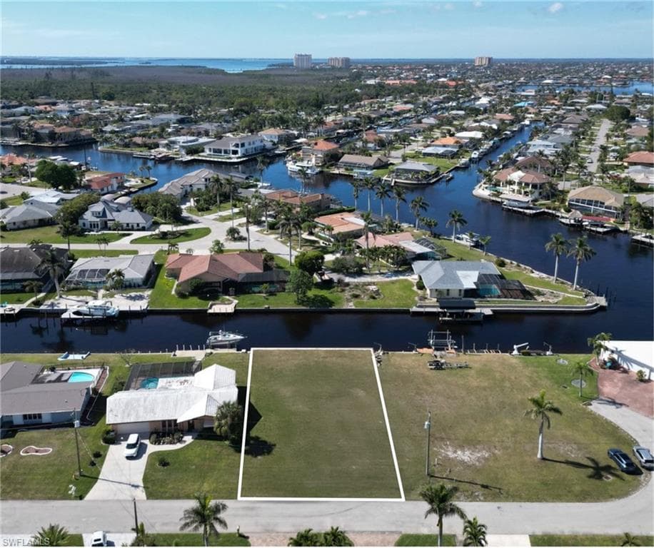 5222 Sarasota CT CAPE CORAL, FL 33904