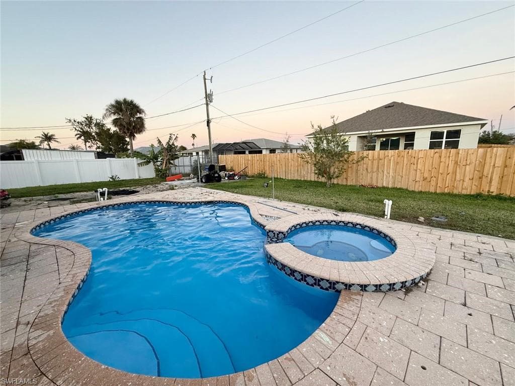 3915 SW 1st PL CAPE CORAL, FL 33914