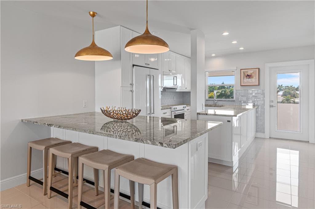 674 Broad AVE S J674 NAPLES, FL 34102