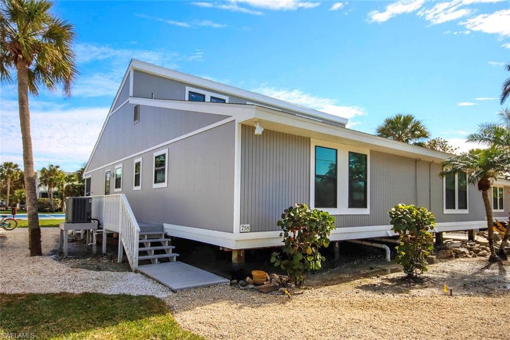 738 Donax ST SANIBEL, FL 33957