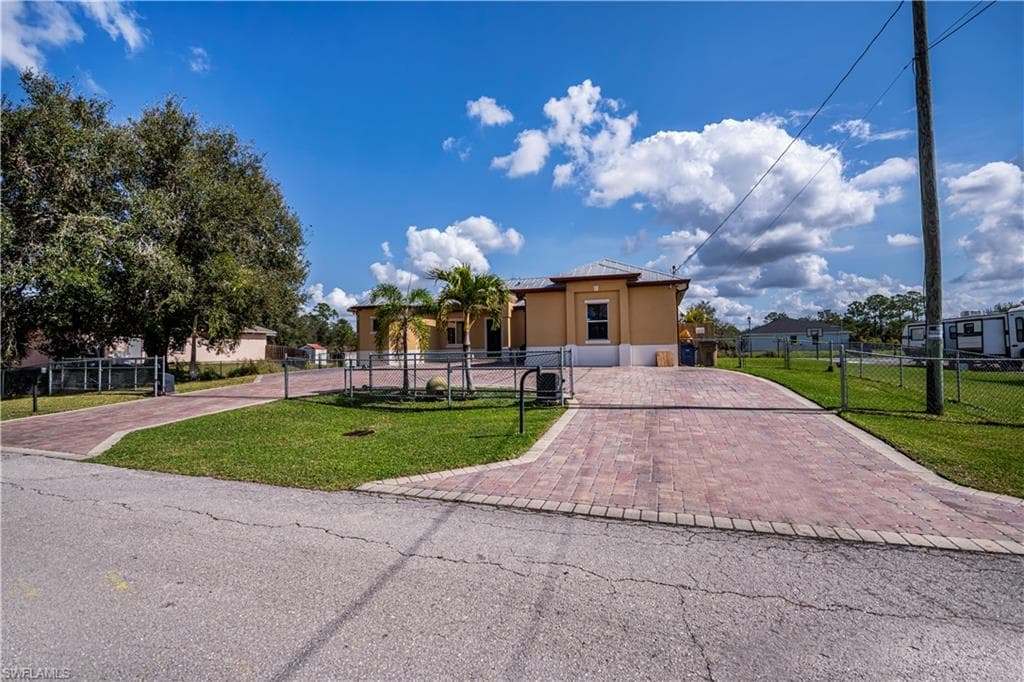 802 Poinsettia AVE LEHIGH ACRES, FL 33972