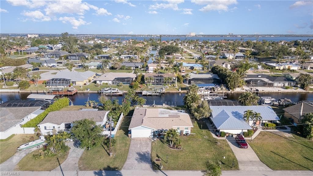 5223 Wisteria CT CAPE CORAL, FL 33904