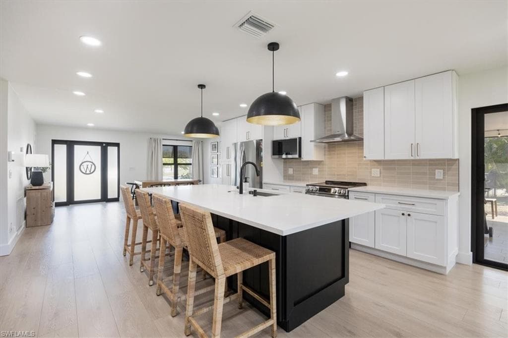 2200 Poinciana DR NAPLES, FL 34105