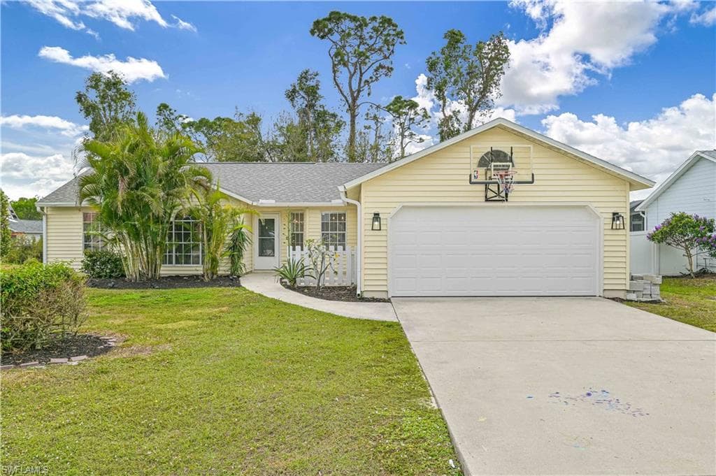 8396 Pittsburgh BLVD FORT MYERS, FL 33967