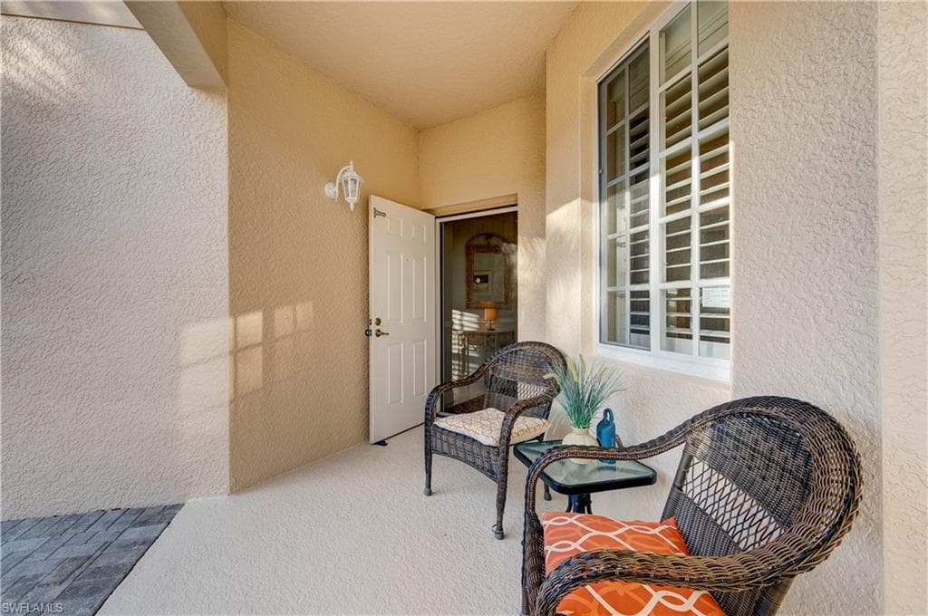3989 Bishopwood CT E 101 NAPLES, FL 34114