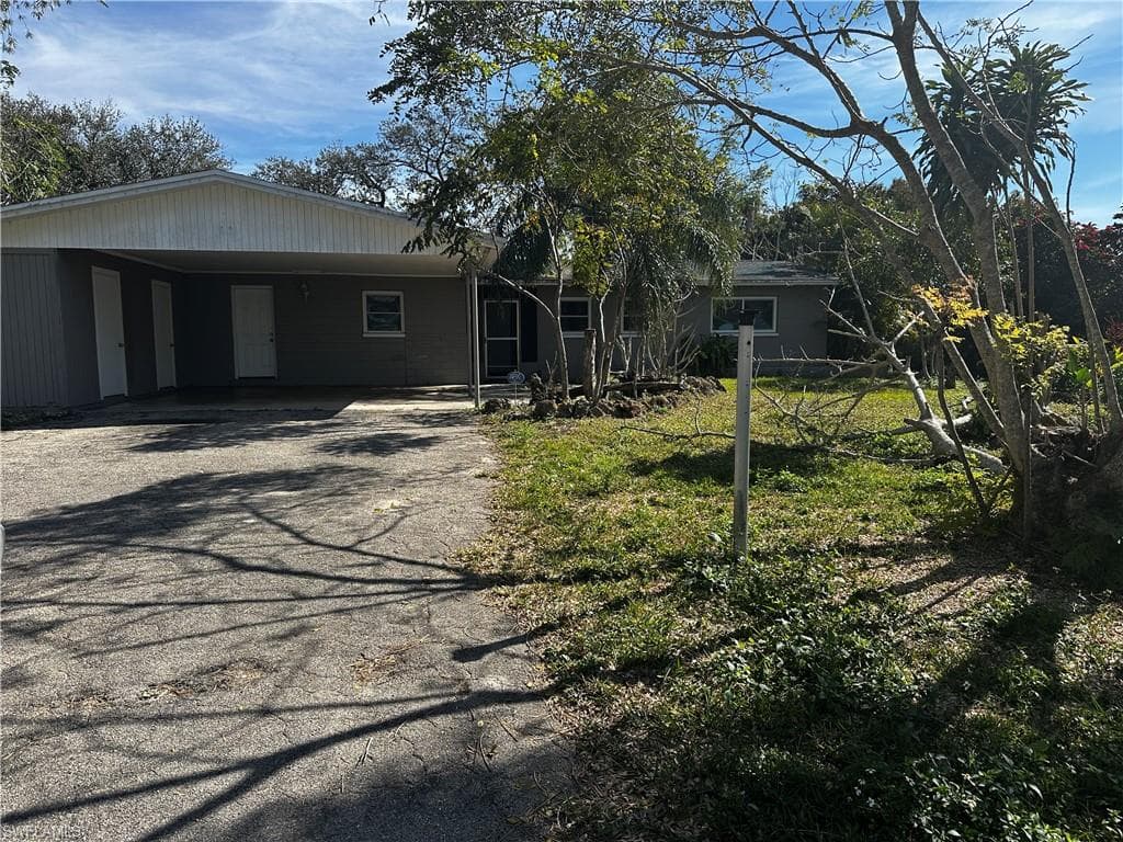 14 Maple AVE N LEHIGH ACRES, FL 33936