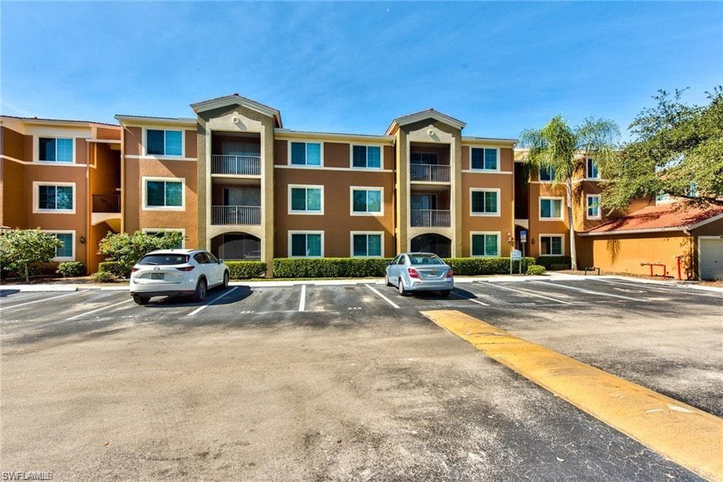 1190 Reserve WAY 106 NAPLES, FL 34105