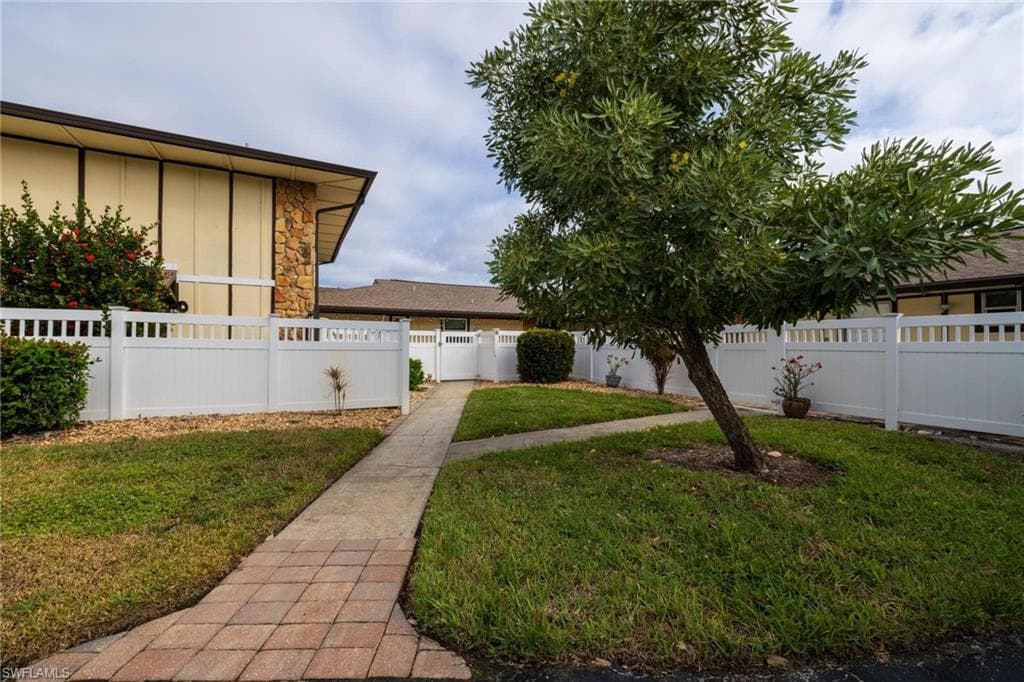 4289 Island CIR 2 FORT MYERS, FL 33919