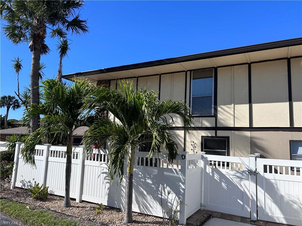 4289 Island CIR 4 FORT MYERS, FL 33919