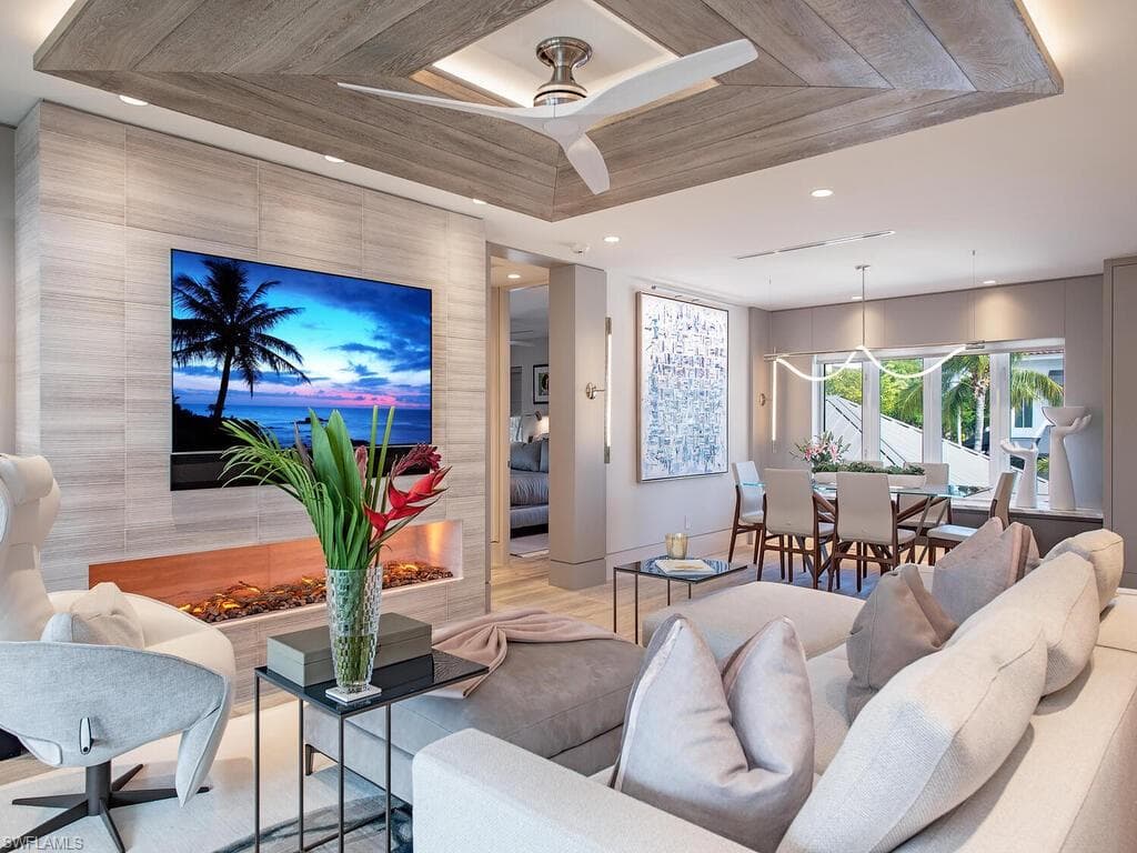 295 5th AVE S NAPLES, FL 34102