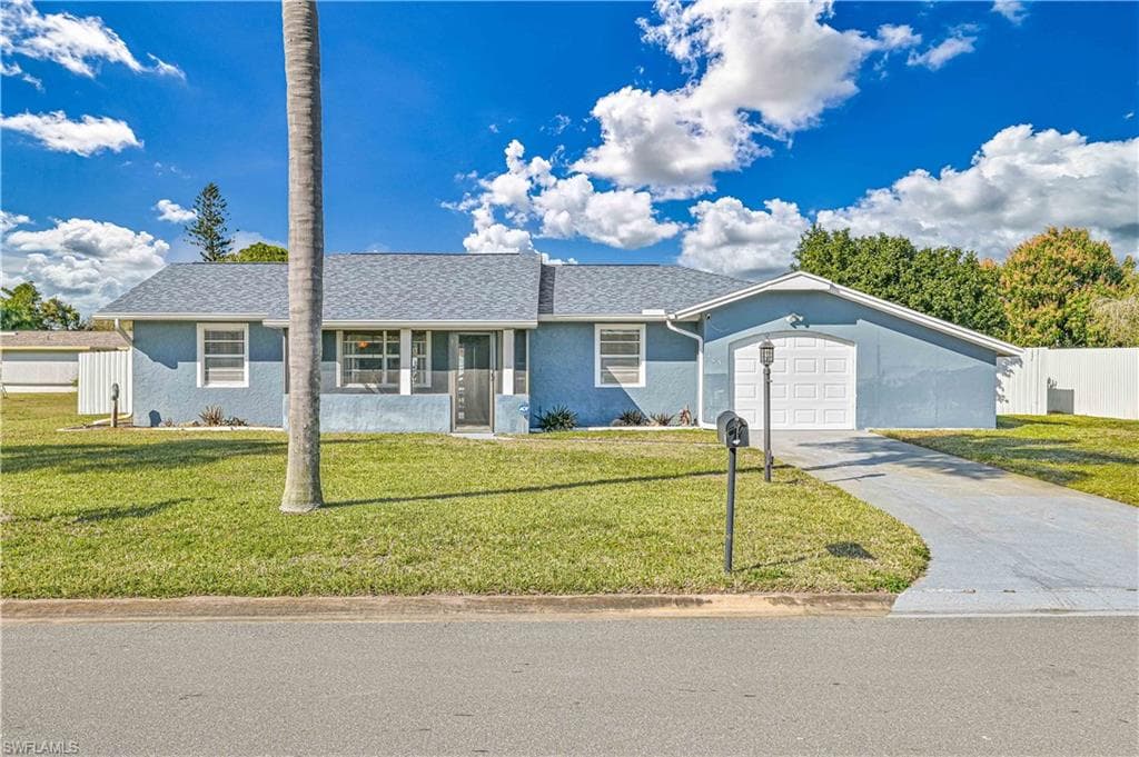105 Stafford PL LEHIGH ACRES, FL 33936