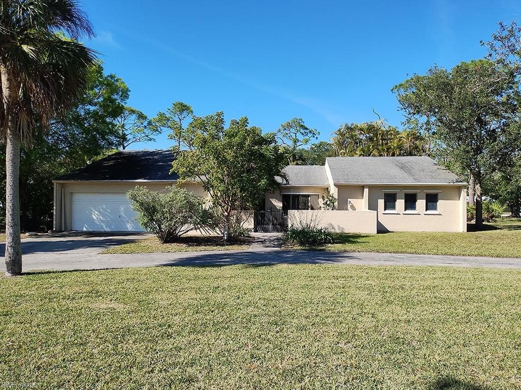 7256 Lake DR