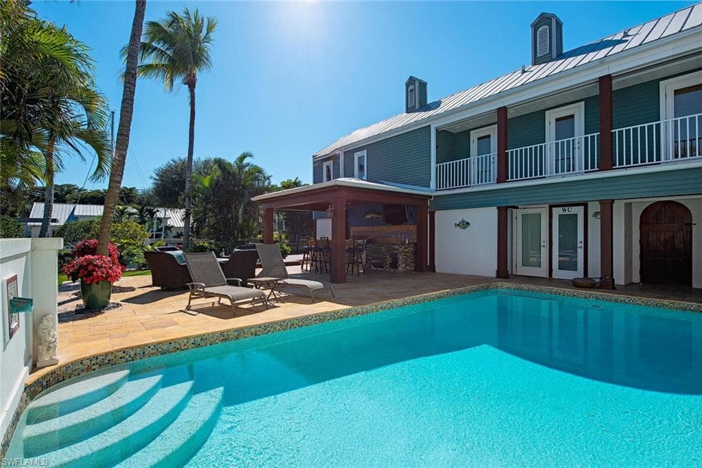 374 14TH AVE S NAPLES, FL 34102