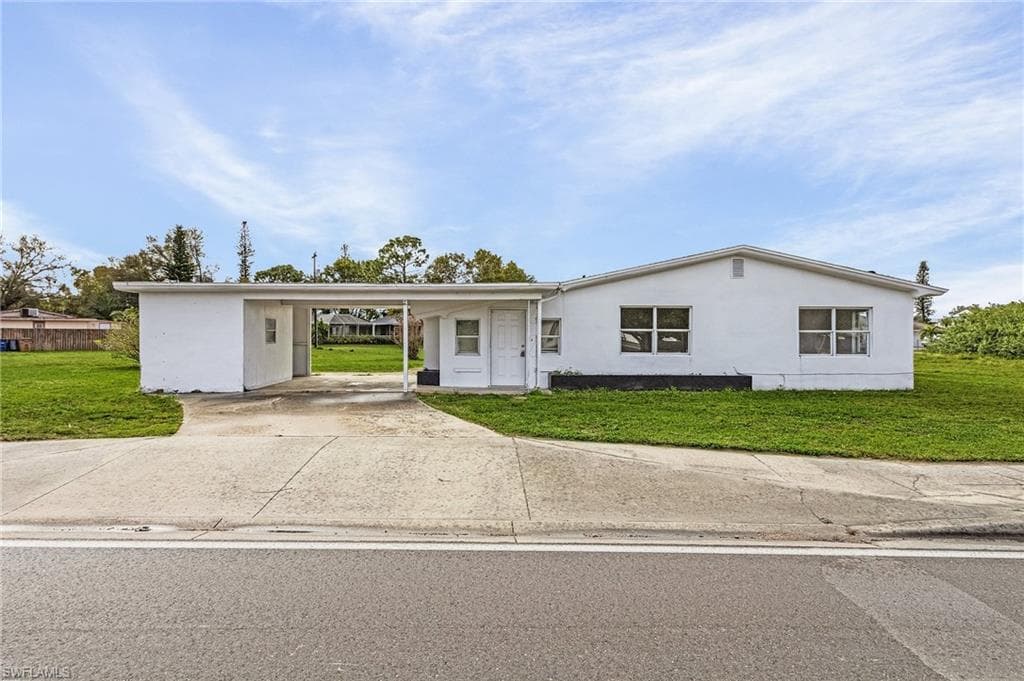 900 Leeland Heights BLVD E LEHIGH ACRES, FL 33936