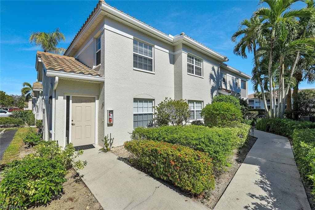 6812 Satinleaf RD S 204 NAPLES, FL 34109