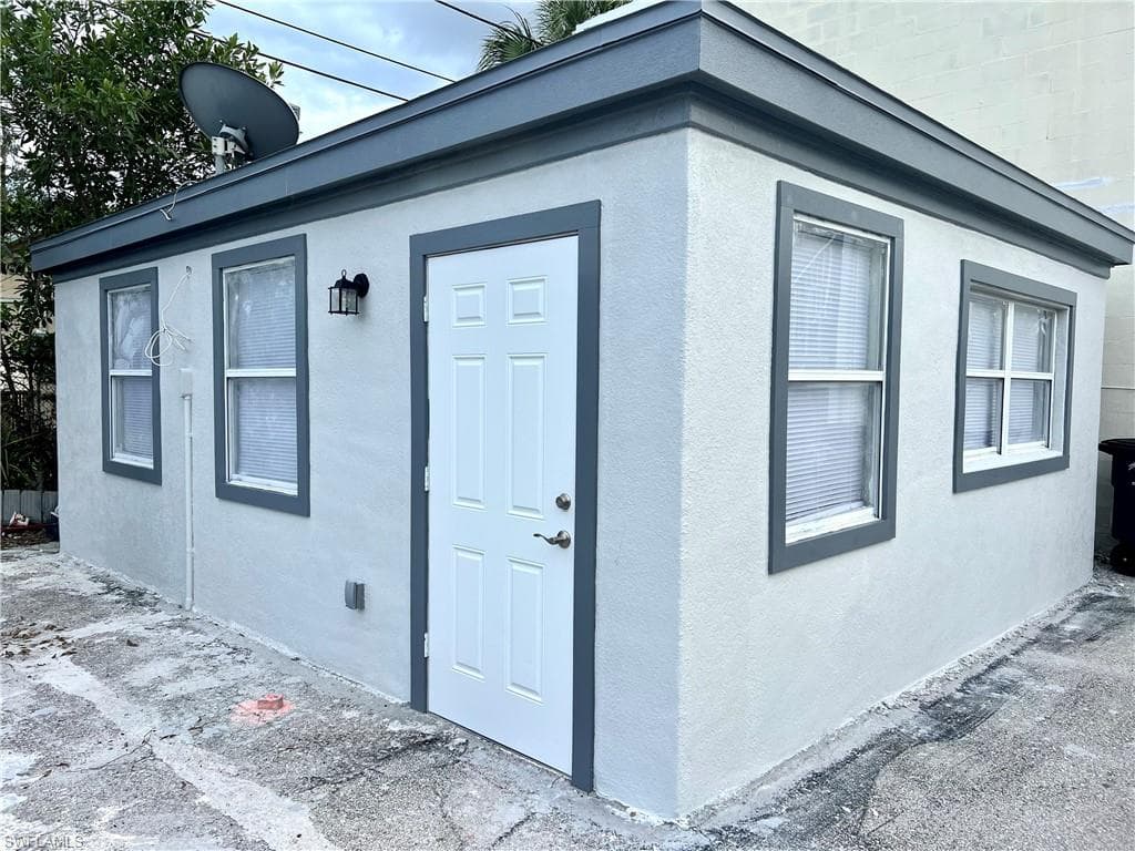 2037 W 1st ST R FORT MYERS, FL 33901
