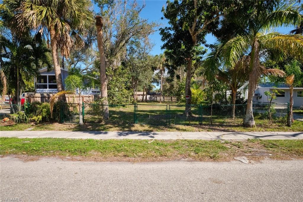 213 Delray AVE FORT MYERS, FL 33905