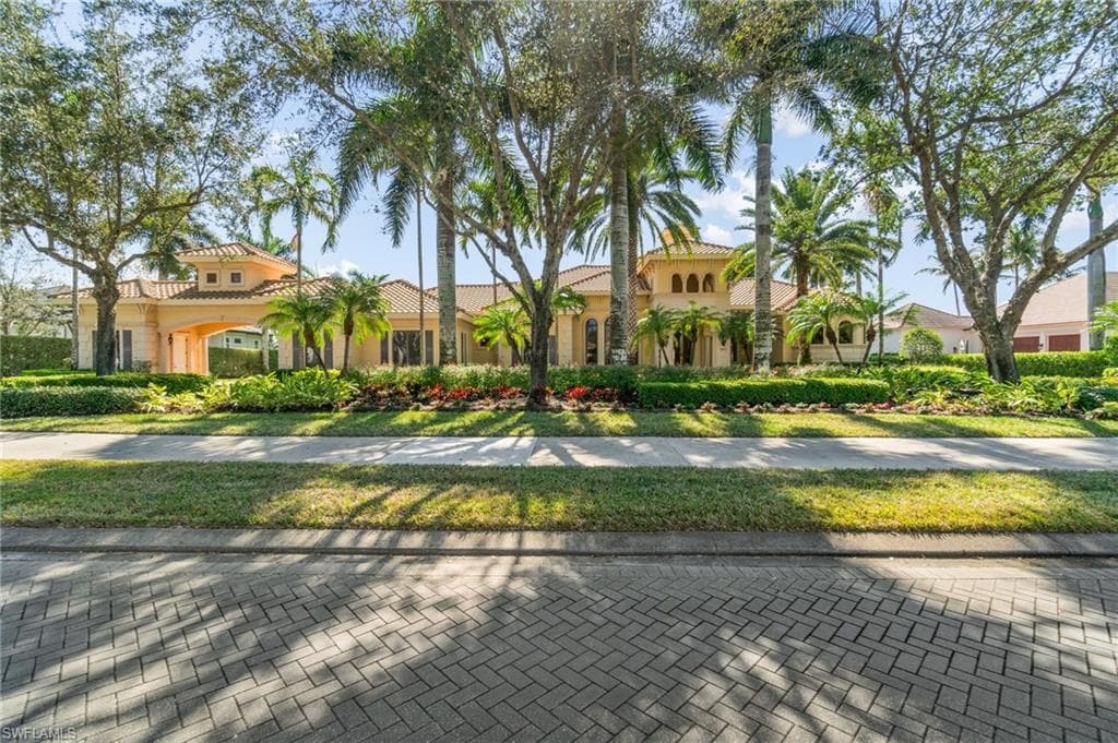 5900 Burnham RD NAPLES, FL 34119