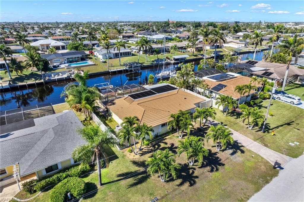 2824 SE 18th CT CAPE CORAL, FL 33904