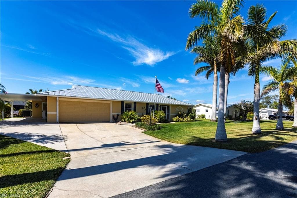 2175 Cape WAY NORTH FORT MYERS, FL 33917