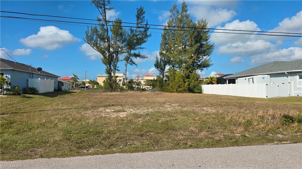 2218 SW 15th AVE CAPE CORAL, FL 33991