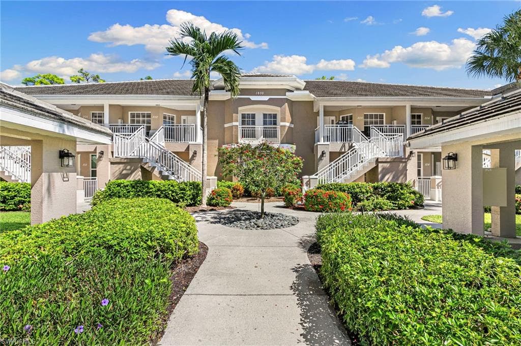 1930 Willow Bend CIR 101 NAPLES, FL 34109