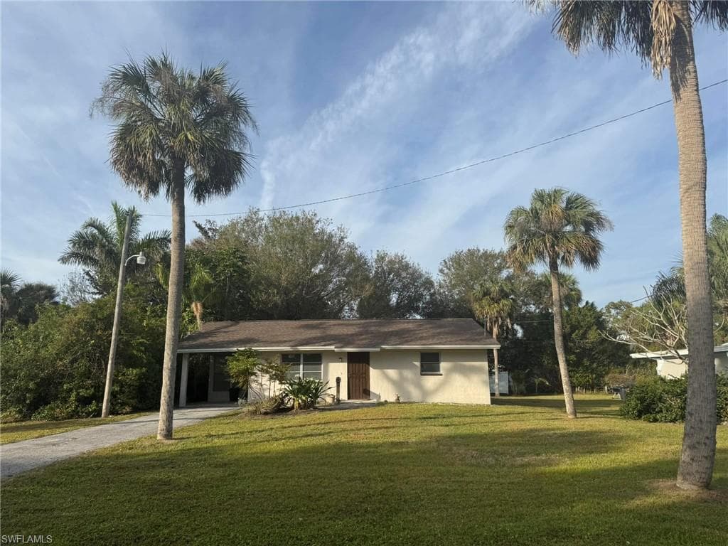 28 Holly DR NORTH FORT MYERS, FL 33903
