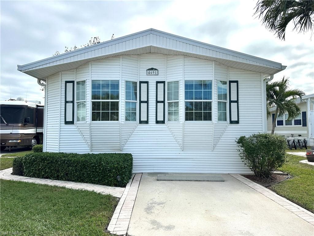 4691 Liberty LN W ESTERO, FL 33928