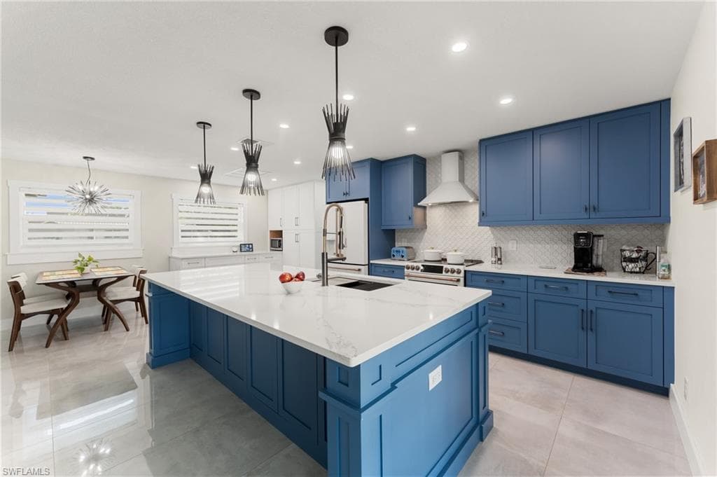 1035 El Valle AVE FORT MYERS, FL 33919