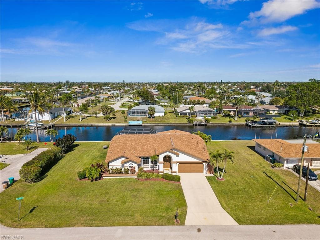203 SE 37th LN CAPE CORAL, FL 33904