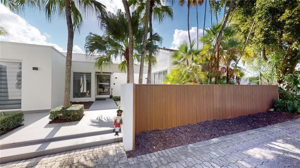 10420 64th ST MIAMI, FL 33173