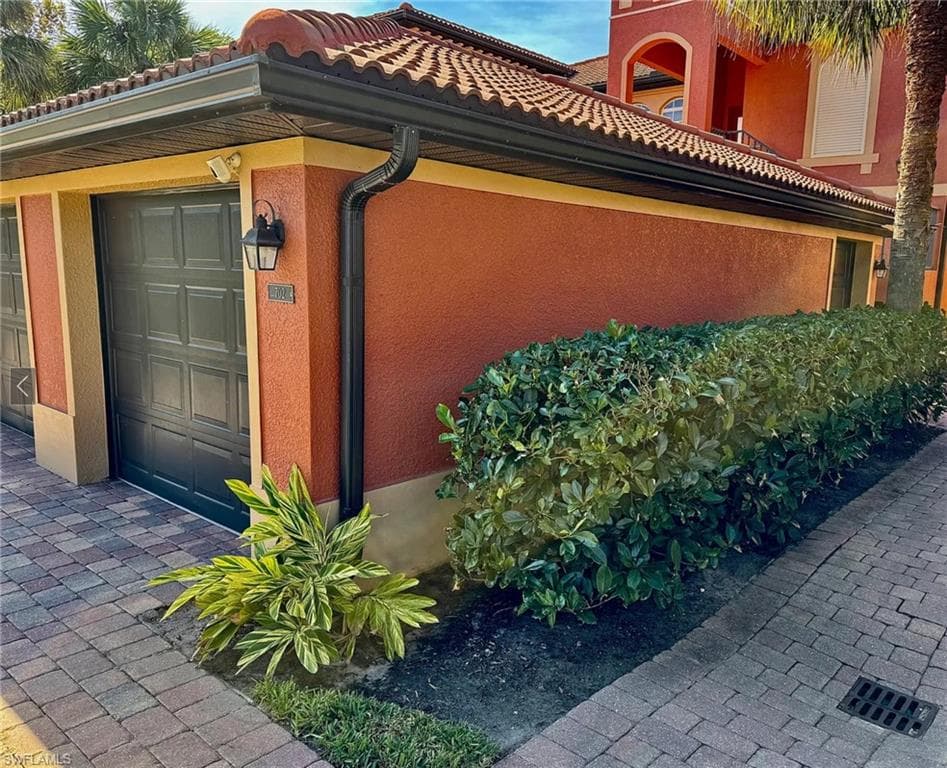 10025 Heather LN 702 NAPLES, FL 34119