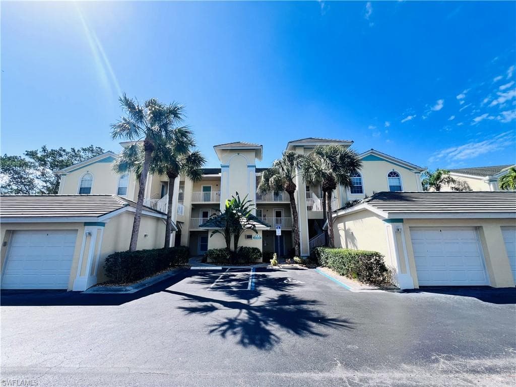 15465 CEDARWOOD LN 103 NAPLES, FL 34110