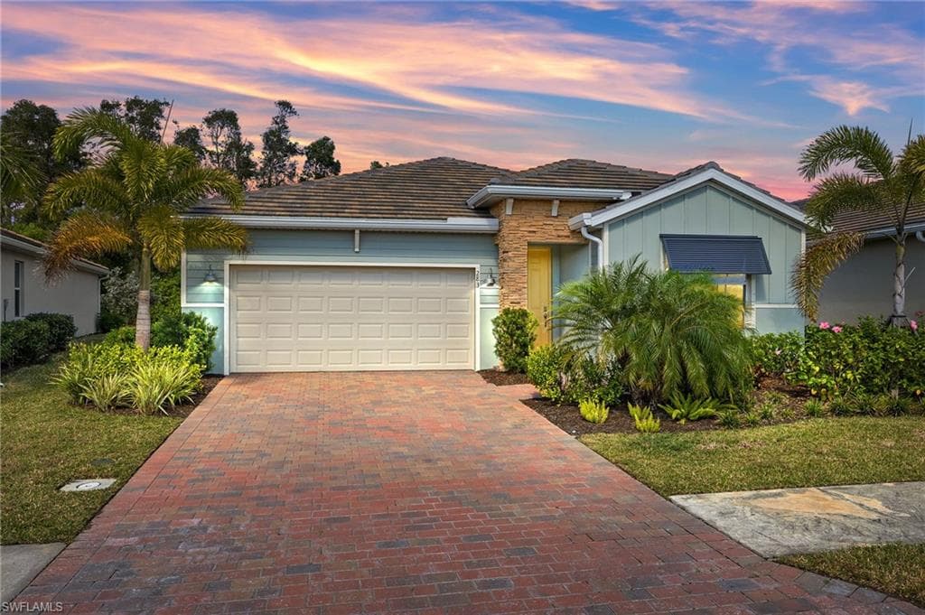 283 Tamarindo LN NAPLES, FL 34114